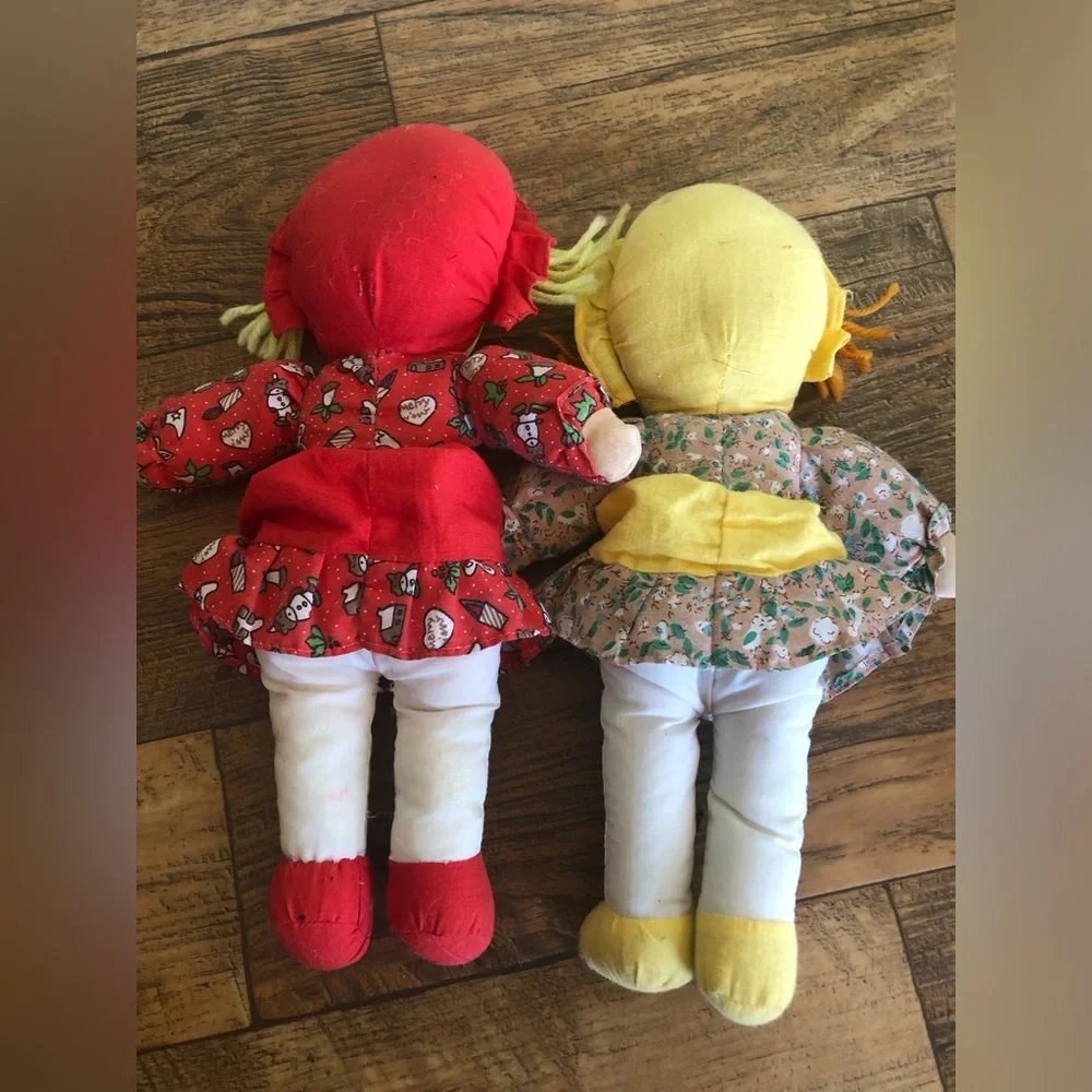 N/A two dolls